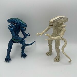 Alien Movie Action Figures Set of 2 warrior Lanard action special edition